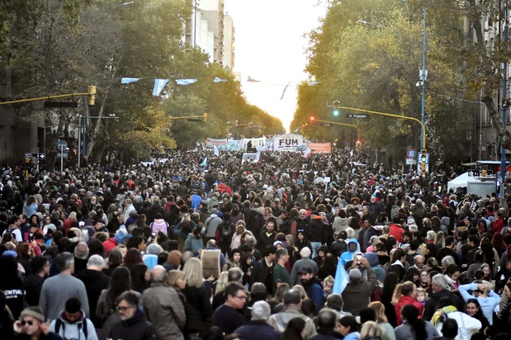 Marcha federal: una multitud se movilizó en Mar del Plata en defensa de la educación pública