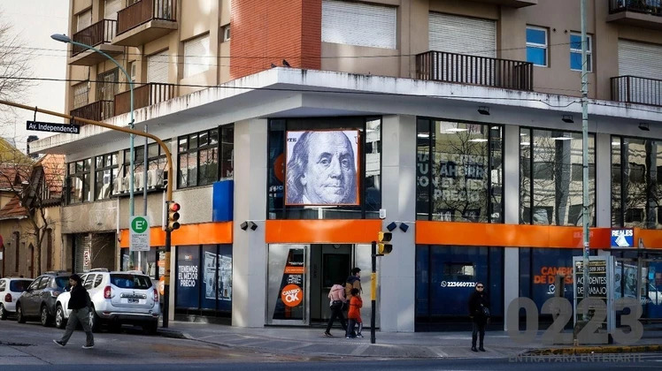 Después de una semana de subas y bajas, a cuánto cerró el dólar blue en Mar del Plata