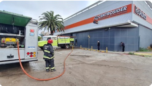 Se incendió una reconocida empresa de la avenida Champagnat