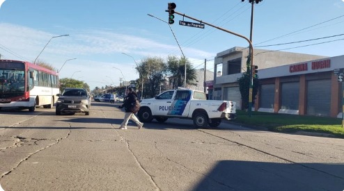 Choque en una transitada avenida deja un motociclista herido
