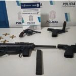 Lo acusan de balear a un hombre en ajuste de cuentas y descubrieron que tenía un arsenal en el auto