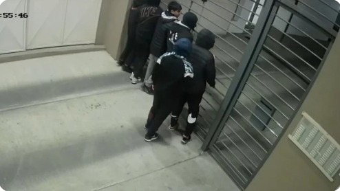 “Hay un aguantadero de fisuras”: miedo por ataque piraña de rompeportones a metros de un hospital