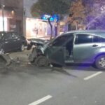 Noche de descontrol: el conductor que destrozó un Corolla estacionado tenía 55 gramos de cocaína