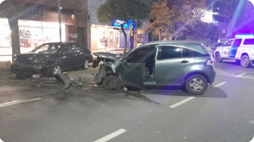 Noche de descontrol: el conductor que destrozó un Corolla estacionado tenía 55 gramos de cocaína