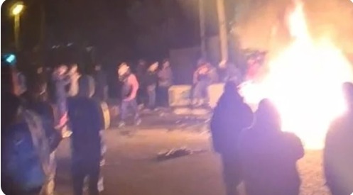 Lo acusaron de abuso y le quemaron la casa: ya archivaron la causa pero no puede volver y quedó en la calle