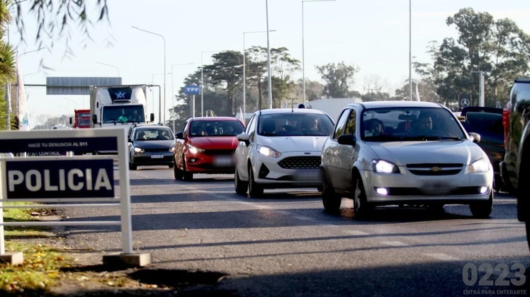¿Estalla el finde largo?: más de 2000 autos por hora van por la ruta 2 en dirección a la Costa Atlántica