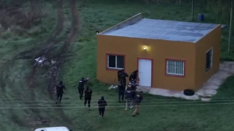 Tremendo video: se filtraron las imágenes del operativo que secuestró armas y más de 250 plantas de marihuana