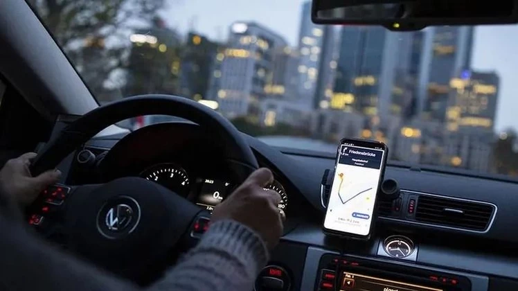 El gobierno municipal avaló regular las apps de transporte y propuso exigir licencia profesional a los conductores