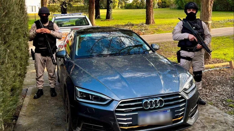 Megaoperativo por contrabando en Mar del Plata: secuestran armas y más de 3.000 pares de zapatillas