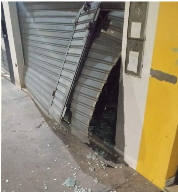 Le destrozaron el comercio para robarle: “Da mucha bronca e impotencia”