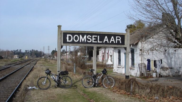 Domselaar: 161 años de historia entre el ferrocarril, las estancias y una nueva generación de vecinos