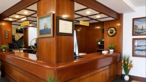 Anuncian 177 despidos por el cierre de dos hoteles y una farmacia histórica de Mar del Plata