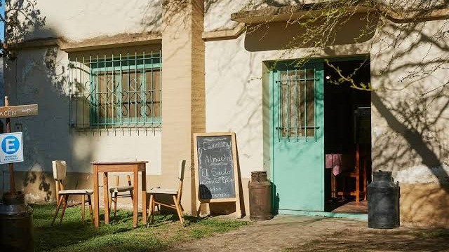 A dos horas de Mar del Plata: el pueblo de 40 habitantes ideal para descansar que es furor por su costillar a la…