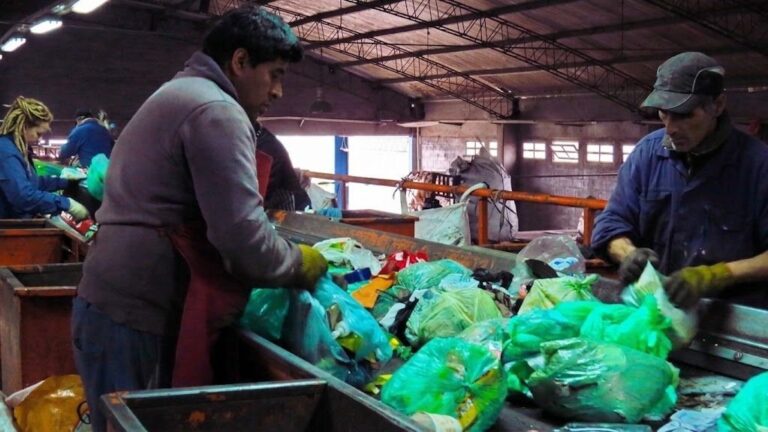 Se desplomó un 87% el reciclado textil en Mar del Plata: ¿ya no se compra ropa?