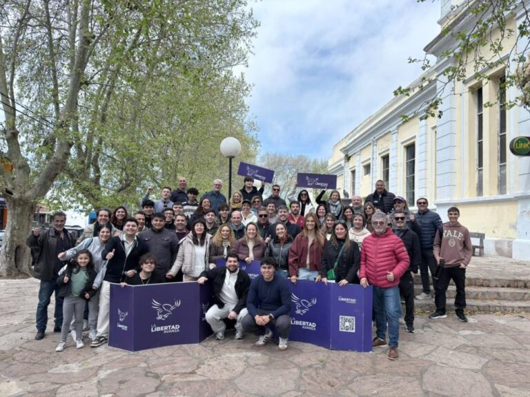 La Libertad Avanza realizó una jornada de afiliación y encuentro con vecinos en Mar del Plata